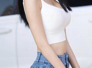秀人网 – 南初妹妹的美脚写真，时不时让你想起那条马路边的神奇路标，转个弯就撞见了幸福！