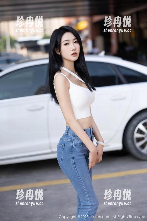 秀人网 - 南初妹妹的美脚写真，时不时让你想起那条马路边的神奇路标，转个弯就撞见了幸福！