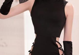 秀人网 – 更新的校服套图，孟狐狸FoxYini这波操作，我只能无言以对。