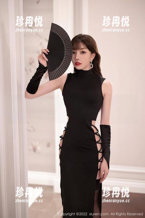 秀人网 - 更新的校服套图，孟狐狸FoxYini这波操作，我只能无言以对。