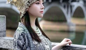 秀人网 – 誓要搜刮每一寸豹纹，悠悠YOYO美图图包不容小觑！