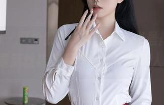 秀人网 – 又给我们带来惊喜，杨晨晨Yome的最新丝袜美腿作品集，真挑人啊！