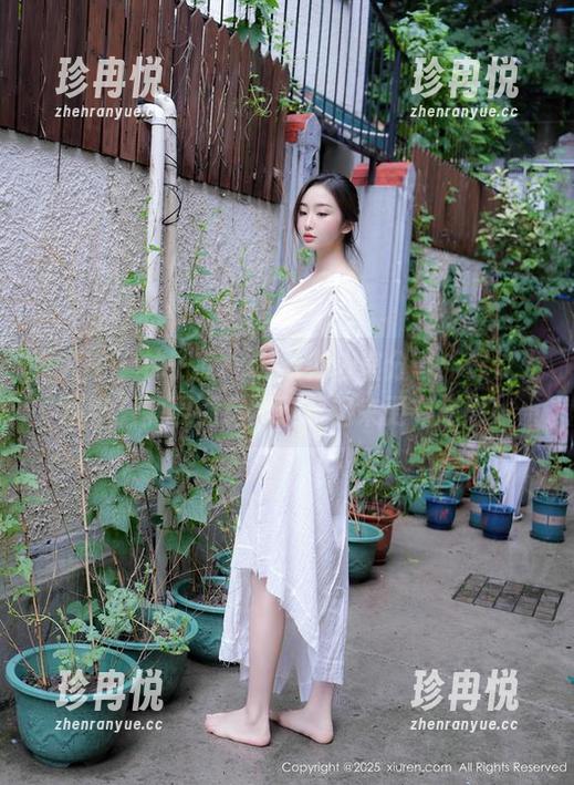 秀人网 - 林子欣freya办公室分享：你以为写字只需要键盘？这看起来更有意思！