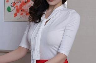 秀人网 – 为什么泳池里的王馨瑶yanni显得如此自如？高清作品里难道藏着什么不为人知的秘密？