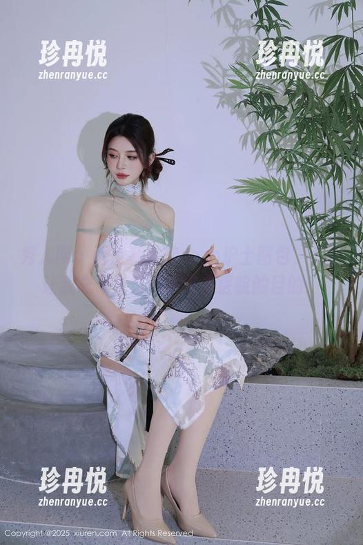 秀人网-软软roro 秀人网 - 看全套软软roro护士图包,几乎让我忘记了自己本来去医院的目的!