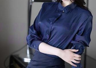 秀人网 – 分享一套白衬衫写真集，龙泽美曦让你不得不多看两眼！