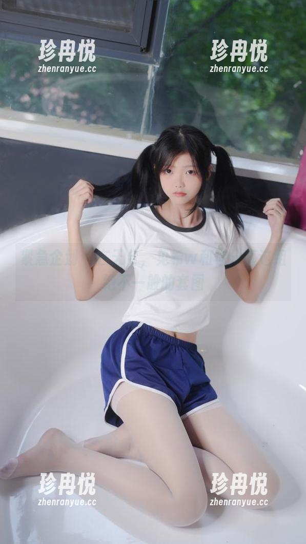紧急企划-见希w 紧急企划 - 在天台,见希w和你分享这组绝不一般的套图