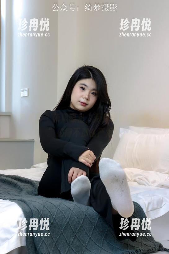 绮梦摄影 - 新照曝出，月月硬是把“修女”拍得不那么严肃！