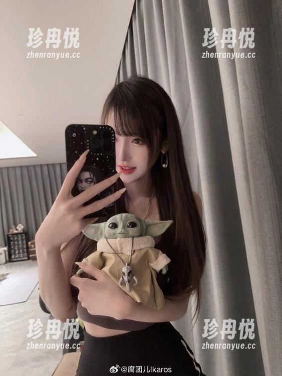 腐团儿Ikaros 腐团儿Ikaros吊带写真,cos到底是为了美还是为了摆?