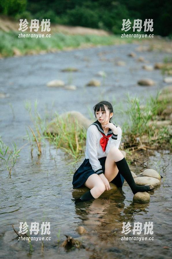 水伊布真的很特别，落落Raku的写真分享：这水中的折射亮了哦。