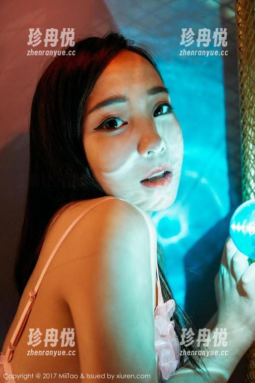 蜜桃社 - 伊琳的职业装合集：看她如何把公文包扛得像是百变女王。