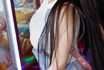 蜜桃社 – 私拍合集：你有没有想过，初月的裸足能引发多少脑洞？我自己都懒得想了。