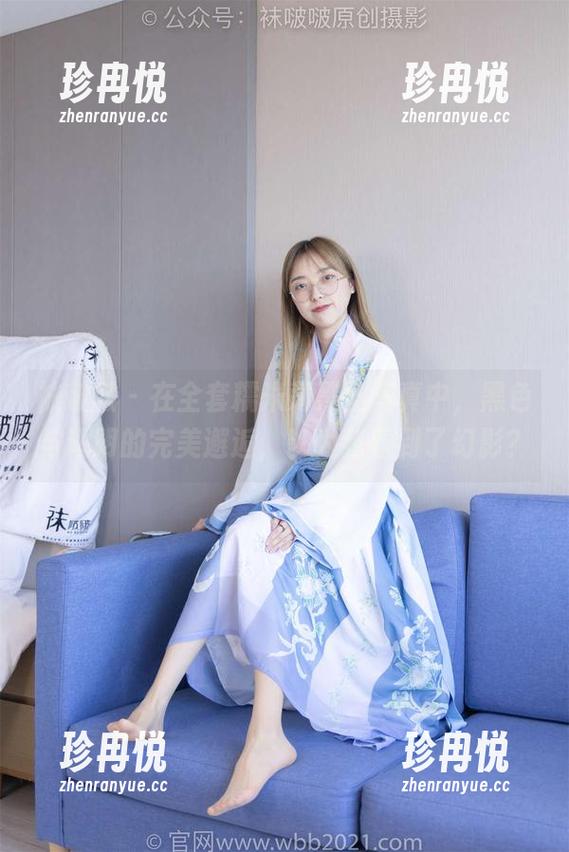 袜啵啵 - 在全套糯米薄黑丝写真中，黑色与透明的完美邂逅，以为我看到了幻影？