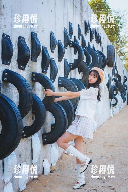 蓝白女仆秀：西瓜少女的图库中竟藏着这些短暂的精彩。