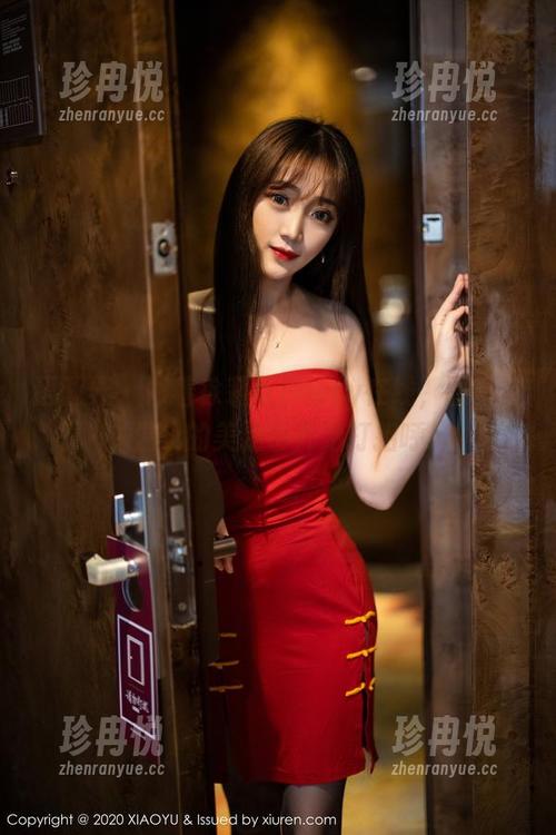 语画界 - 跟着徐莉芝Booty在线，图集里温柔的美足也开始打招呼
