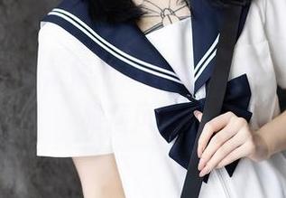 语画界 – 杨紫嫣的修女写真，一言难尽的雅痞风格？