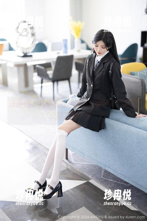 语画界 - 林子遥红裙图包，似乎不经意间撩了我一下