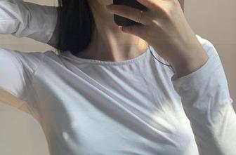 微密圈 – 看！陈佩奇的白丝写真，和清风有个约会