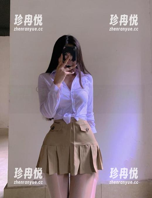 微密圈 - 陈佩奇的私拍，柳丁白丝在说什么？