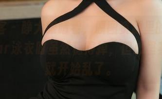 青豆客 – 睁大眼睛看，原图资源里的梁莹Sugar泳衣时虽然稳得掉，但心里其实早就开始乱了。