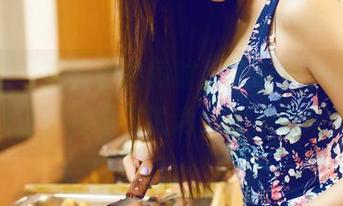 青豆客 – 看肚子的同时，歆小兔chobits的连衣裙也在说话，快来瞧瞧！