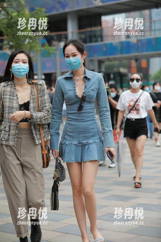 魔镜街拍 - 婷婷的黑丝冒险：工作日常和意外福利双重打击！