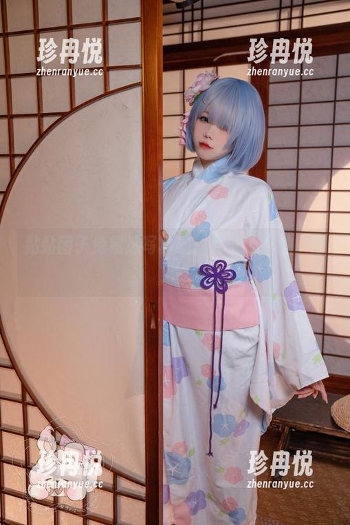 黏黏团子兔精选写真集：游泳池里的‘遇见’