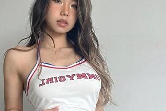 微密圈 – 看黑饱宝如何在海边驾驭风——有没有被她的冷静吓到！